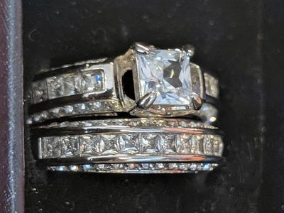 925 solid sterling silver engagement ring. lab made stones. size 9 . Never worn