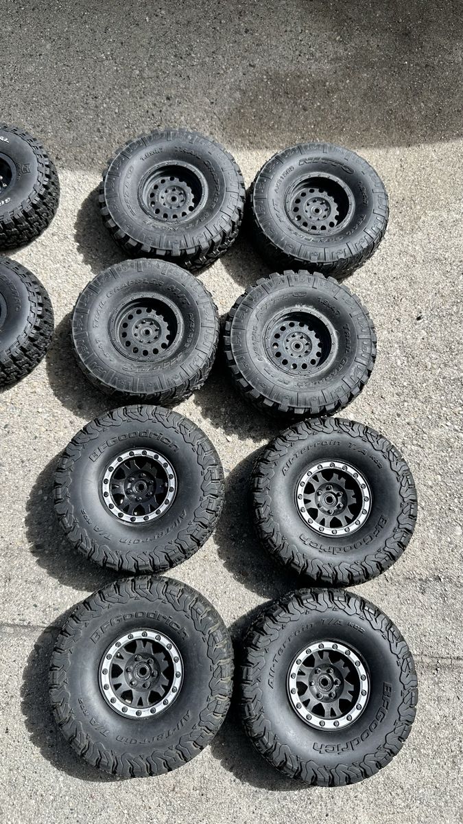 Stock Cralwer 1.9 wheels And Tires