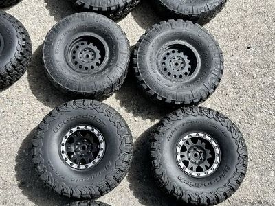 Stock Cralwer 1.9 wheels And Tires