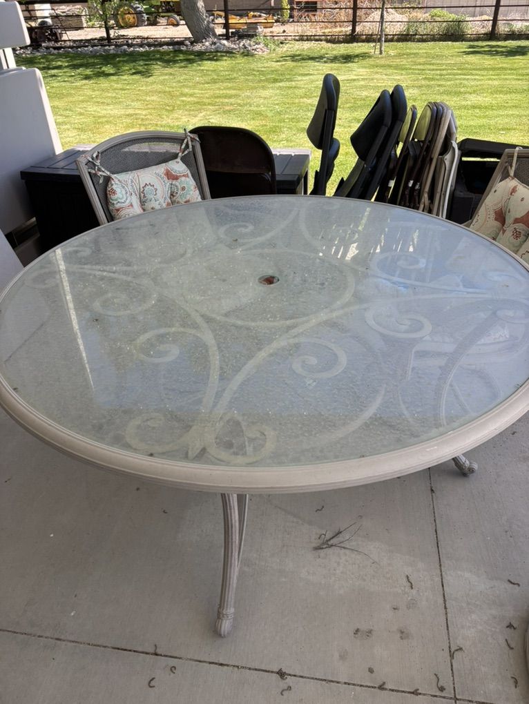 Large Round Patio Table