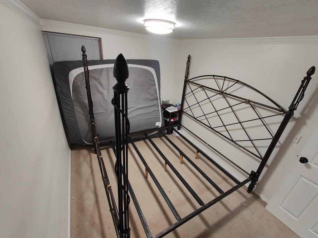4 Post/Canopy King Size Bed