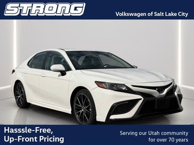 2022 Toyota Camry Hybrid SE