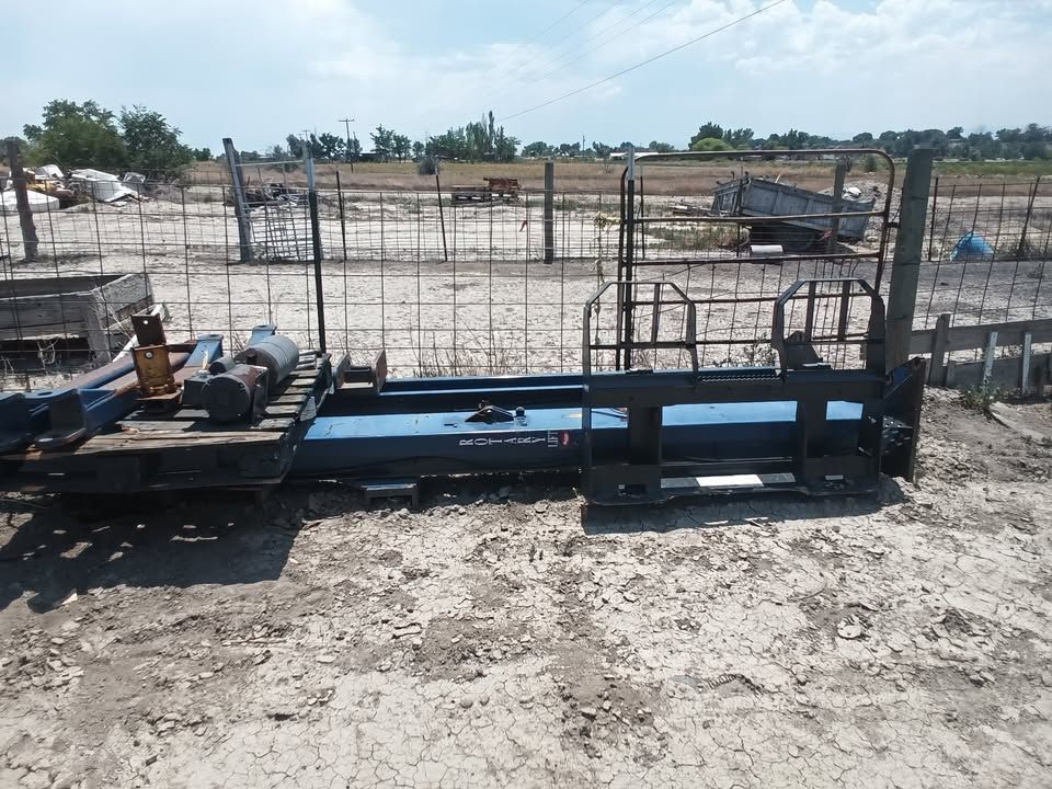 Rotary 2 post A semetrical lift