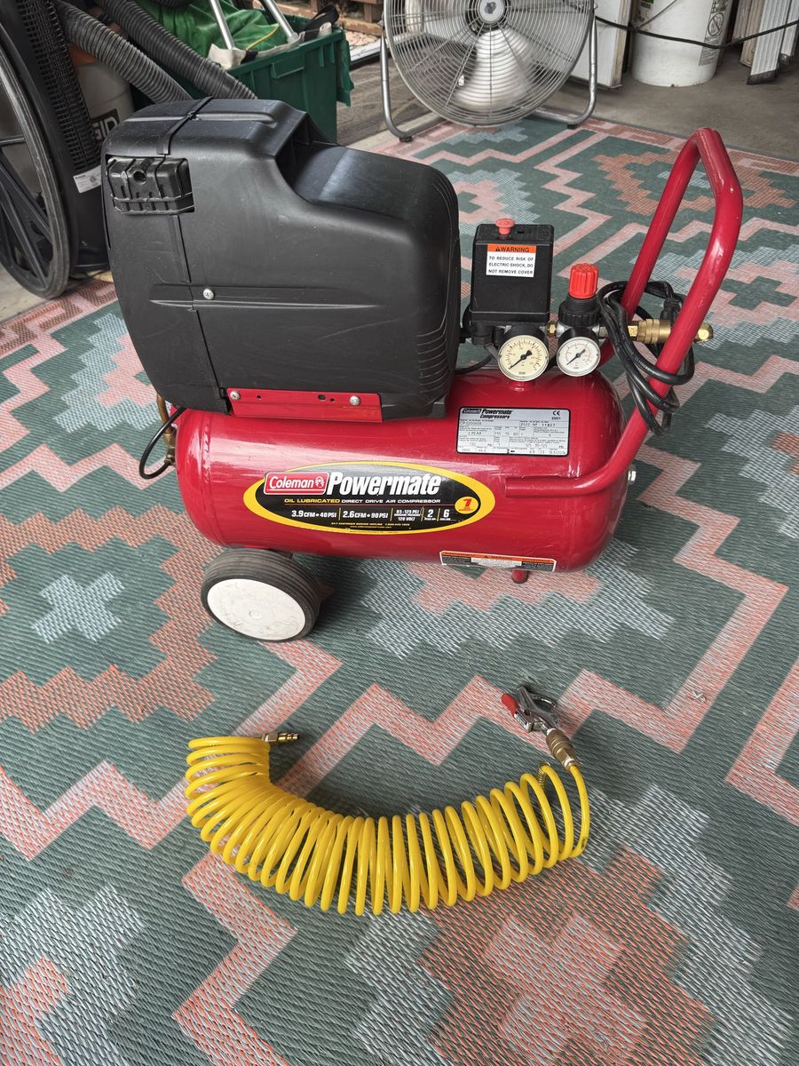 Red Coleman Powermate 6 Gallon Air Compressor Works Great