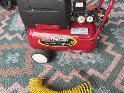 Red Coleman Powermate 6 Gallon Air Compressor Works Great