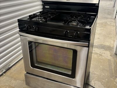 Amana Stainless Steel Gas Range with Black Cooktop, Freestanding. clean and works great!