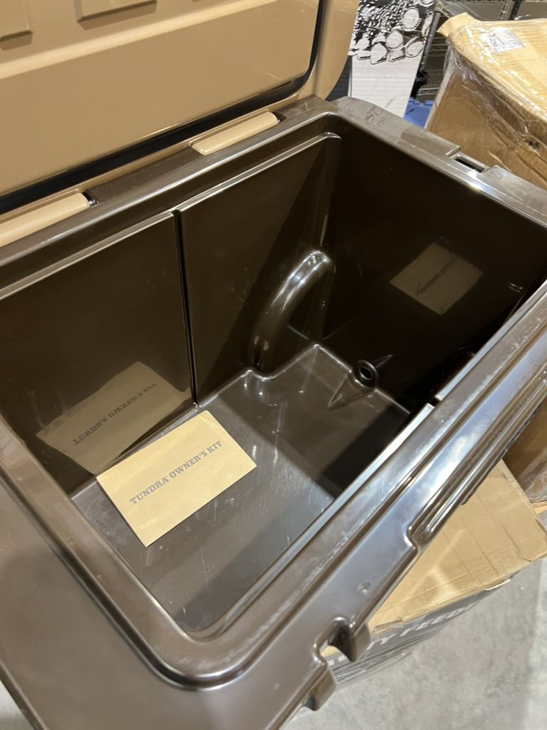 YETI Tundra Wetlands Haul Wheeled Cooler New Display Model Frogskin~~