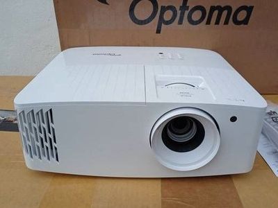 Optoma UHD35x 4K Projector – Like-new condition, used for 5 hours