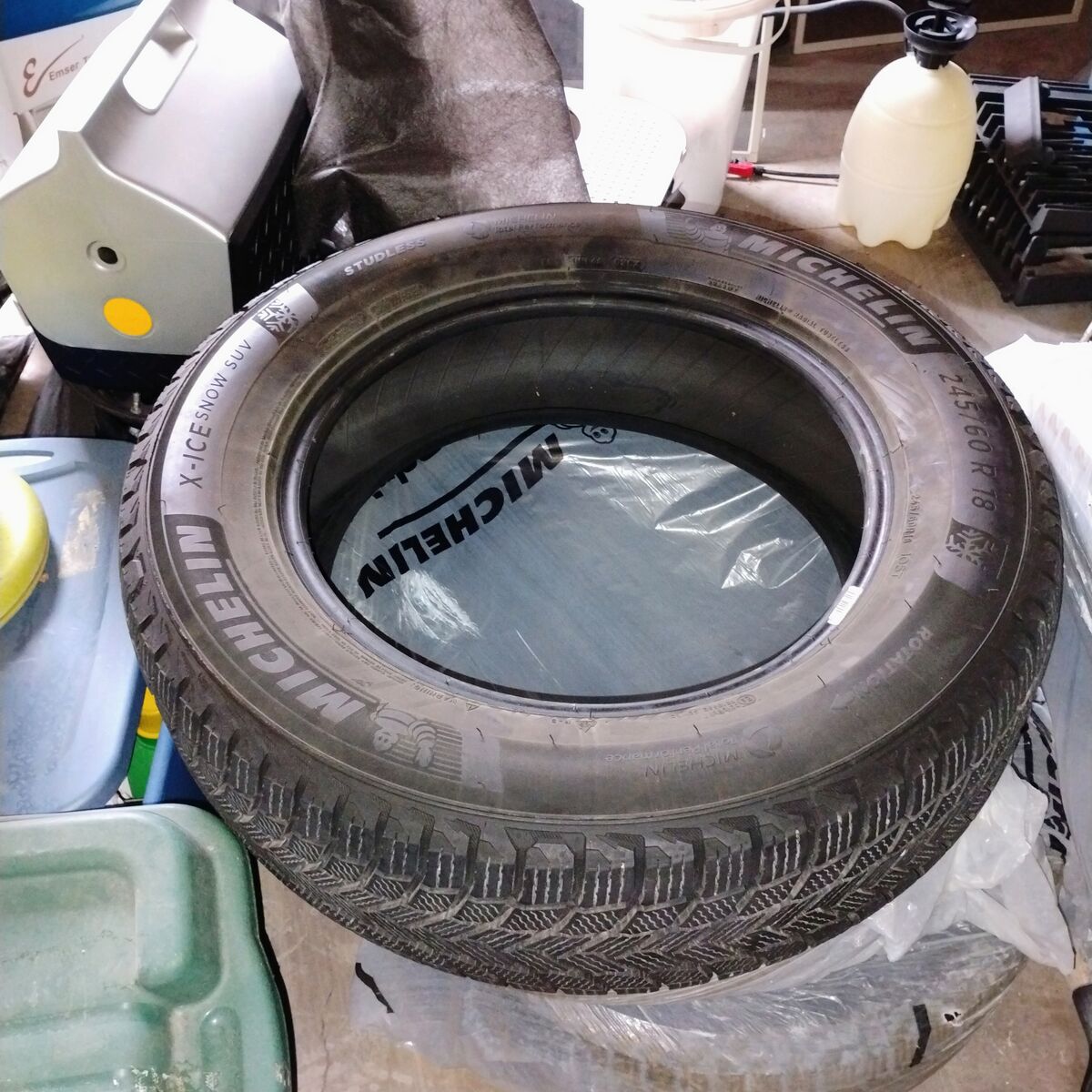 245 60 18 set 4 tires like new Winter