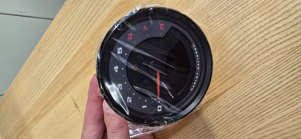 Harley Davidson Softail Lowrider S cluster