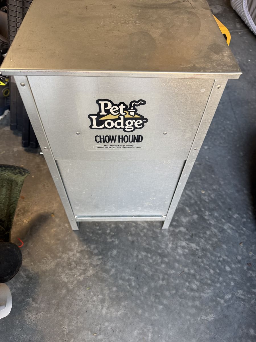 Pet Lodge Chow Hound Galvanized Steel Dog Feeder