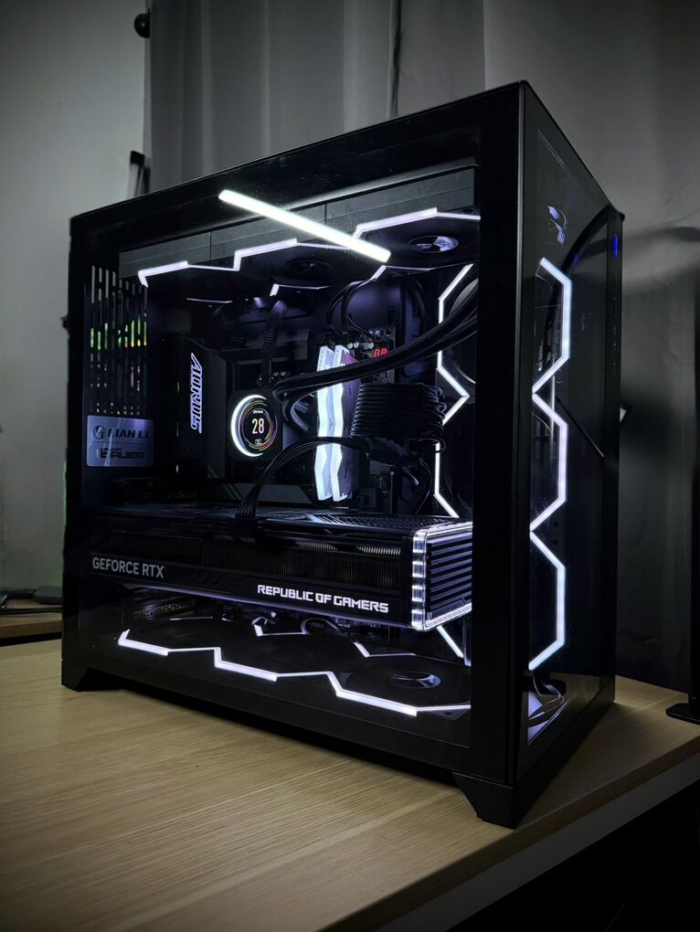 RTX 4090 / 9800x3D High End Desktop PC