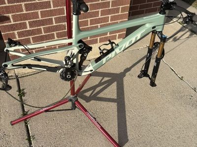 2025 Pivot Trailcat SL