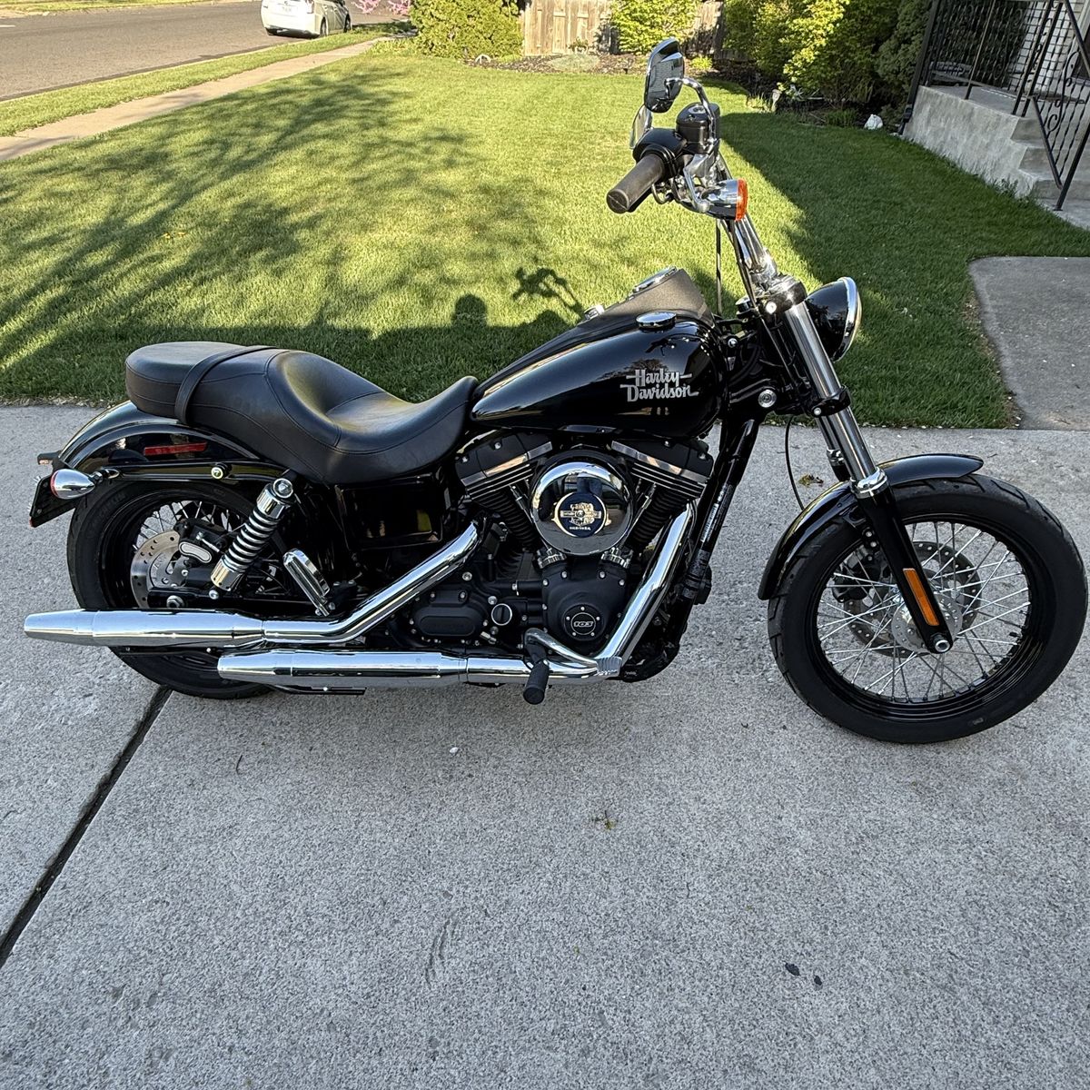 2017 Harley Davidson Street bob FXDB- LOW MILES
