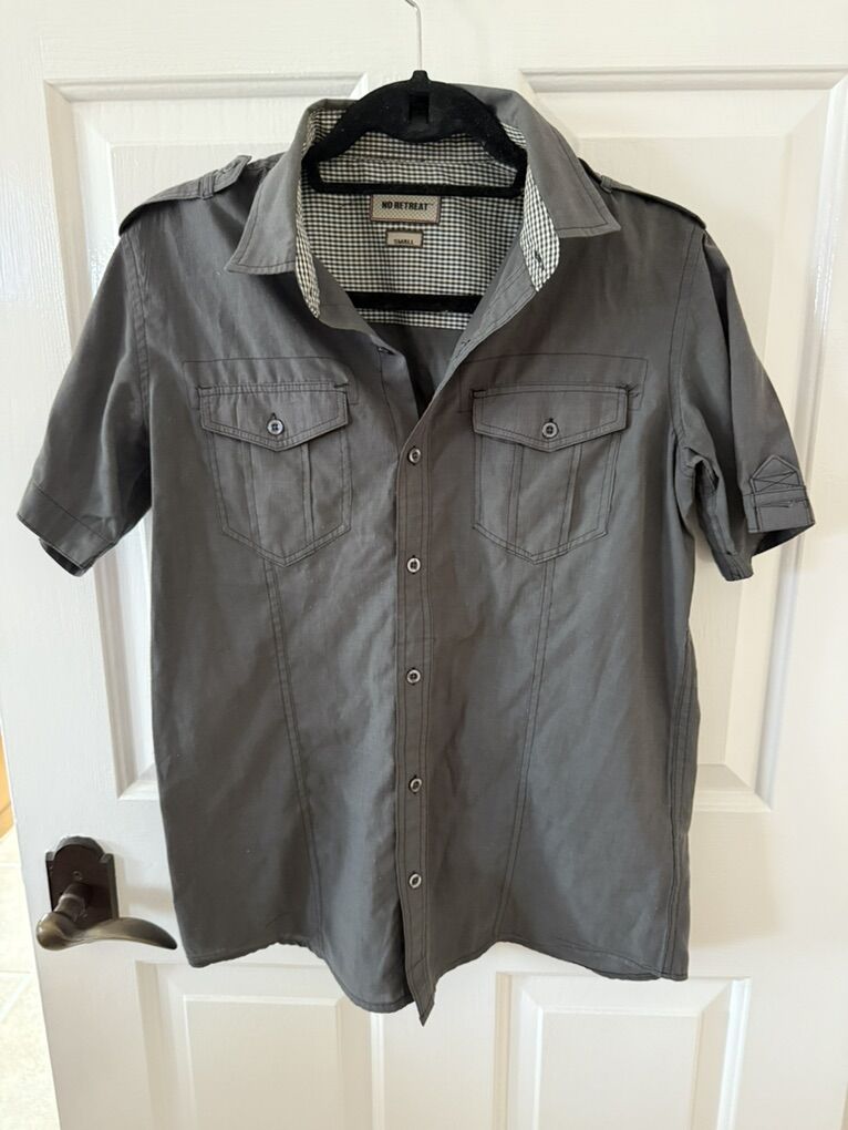 Men's No Retreat Brand Size Small Button Down