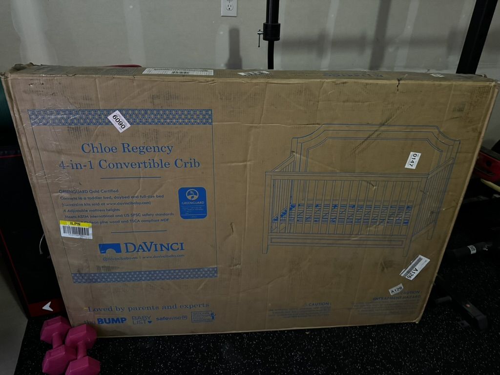 Brand new, slightly damaged Davinci Crib