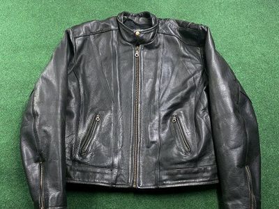Stylish Black Leather Motorcycle Jacket - Size 48 - Excellent Condition