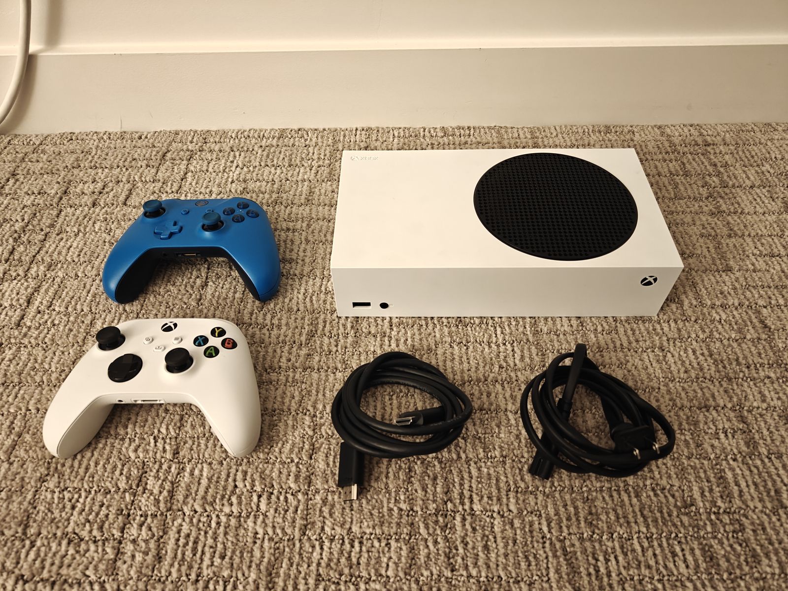 Xbox Series S w/controllers