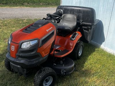 HUSQVARNA Riding Lawn Mower