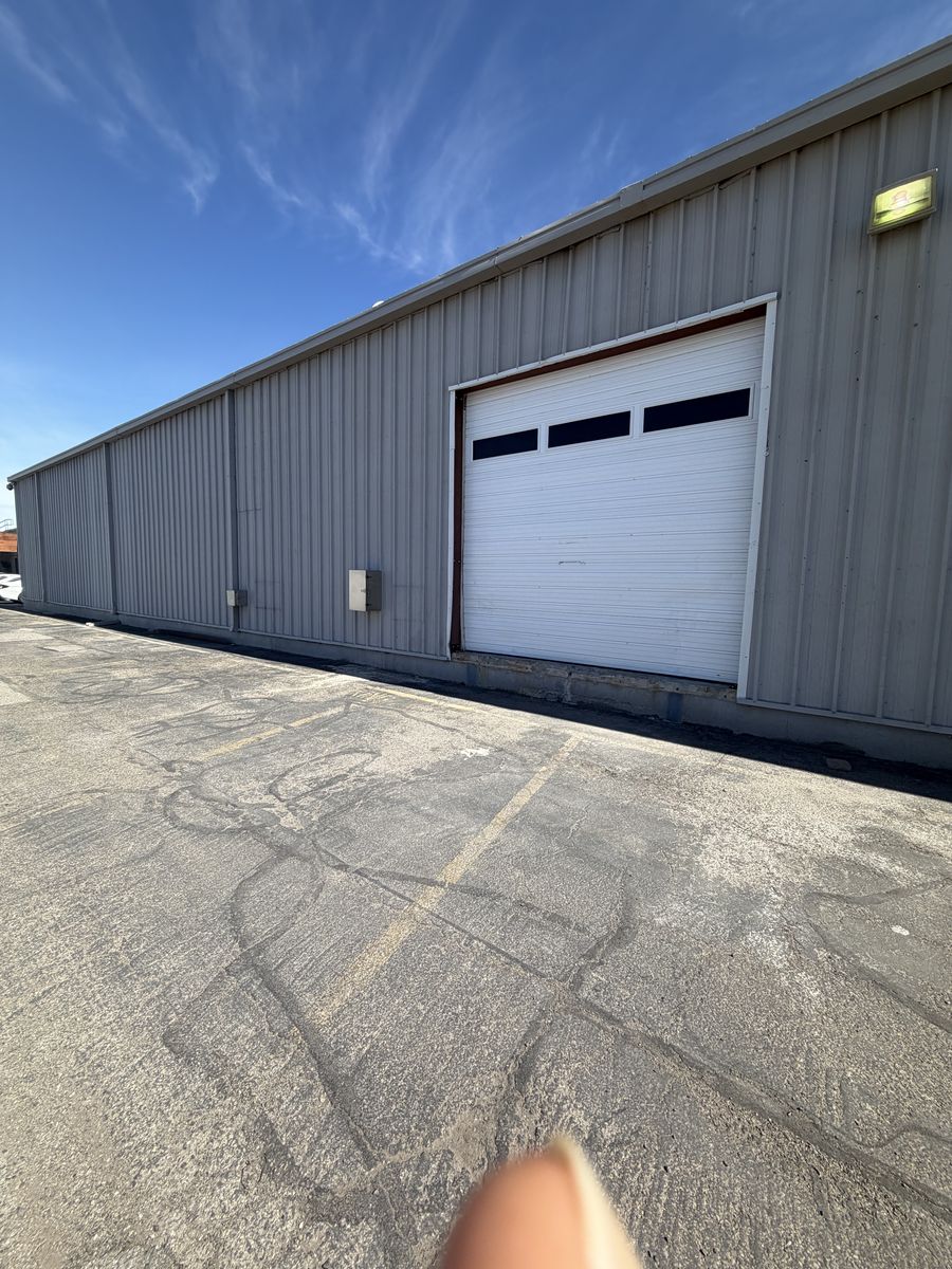 LOW RENT PSF, 16,108 SF SALEM WAREHOUSE, MULTIPLE LG ROOMS, HIGH BAY DR, 2-RR, 3-PHASE HEAVY POWER!