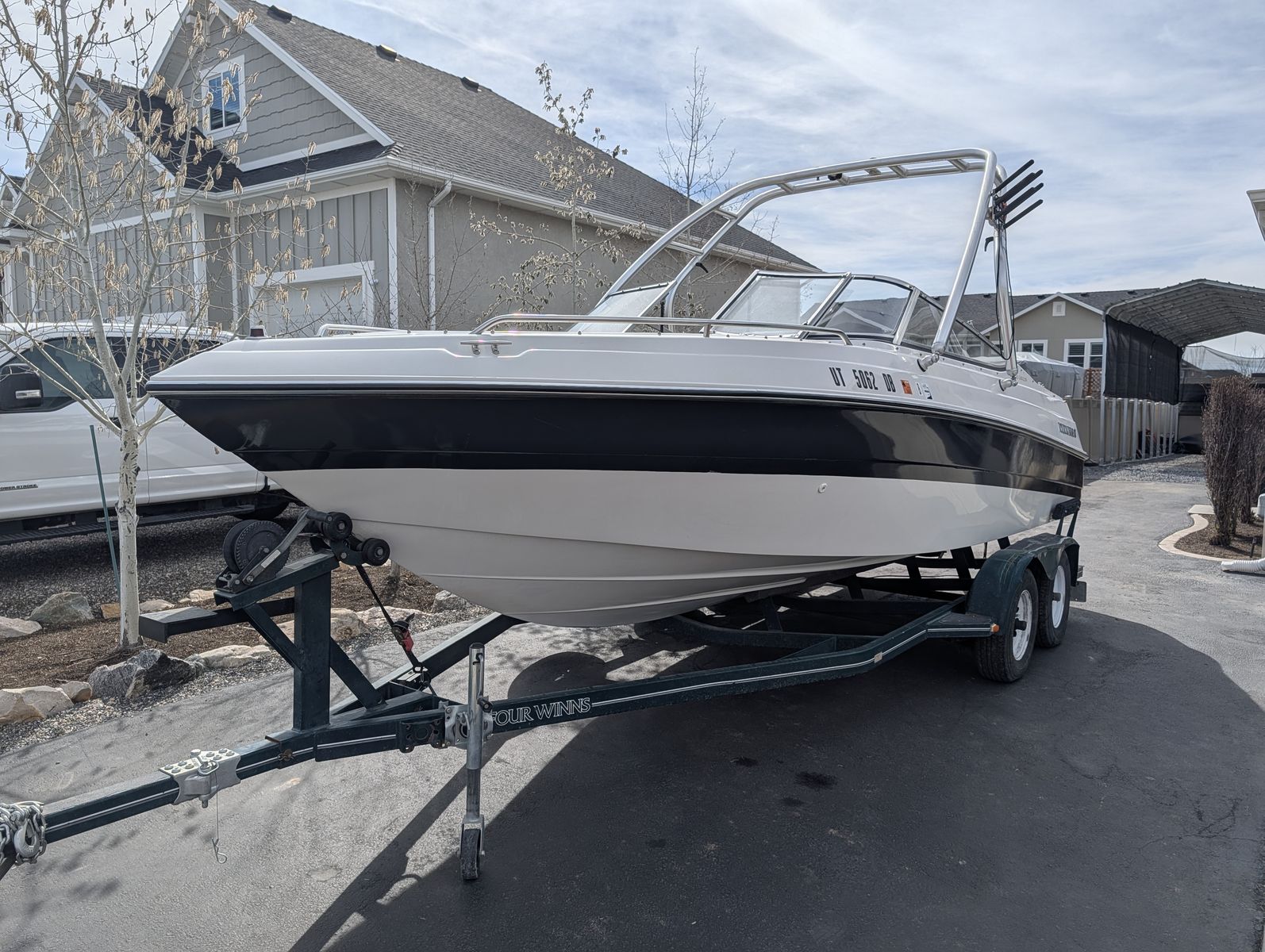 Ski Boat - Four Winns 22' - READY FOR LAKE