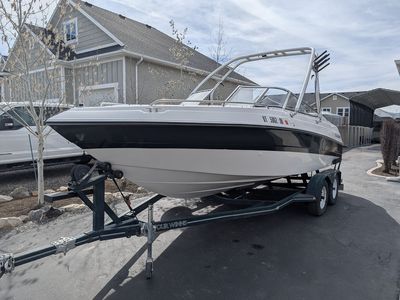 Ski Boat - Four Winns 22' - READY FOR LAKE