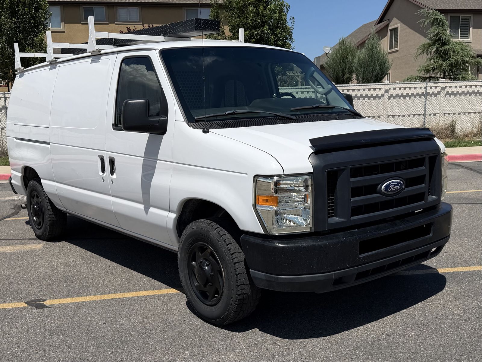2014 Ford E-150 and Econoline 150 XLT