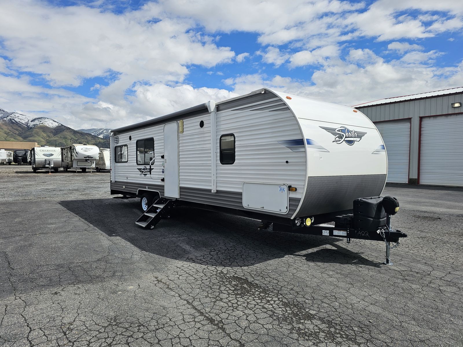 2021 Shasta M-260TH - FULLY LOADED - 17' GARAGE