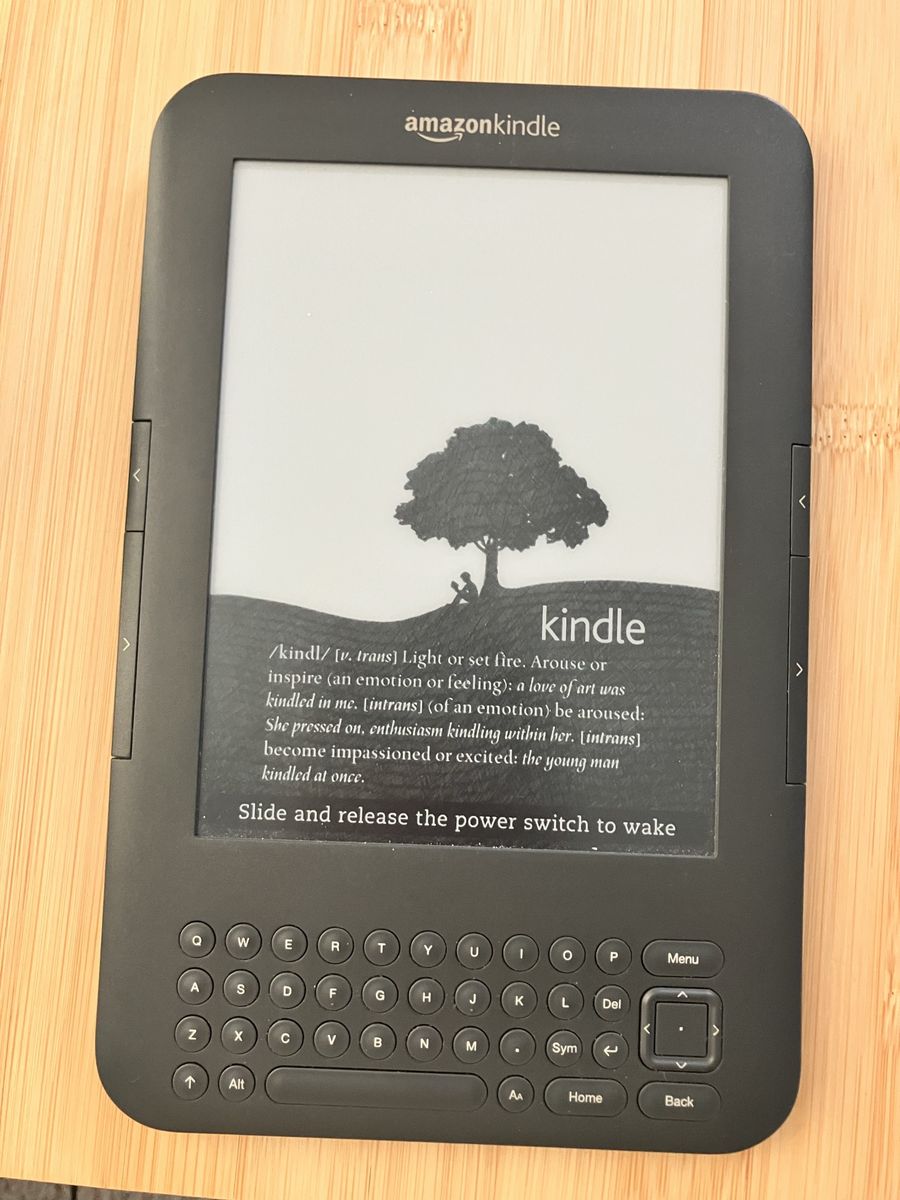 Amazon Kindle Keyboard 3rd Generation E-Reader with Physical QWERTY Keyboard - Fresh Battery
