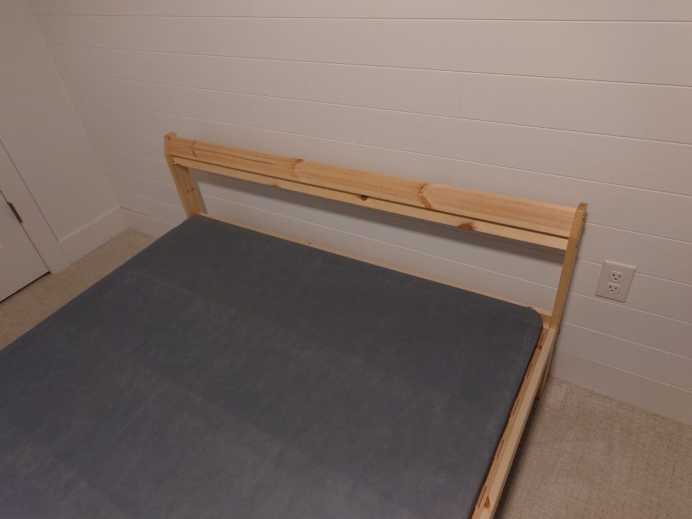 IKEA Lüroy Full/Doble Frame w/mattress