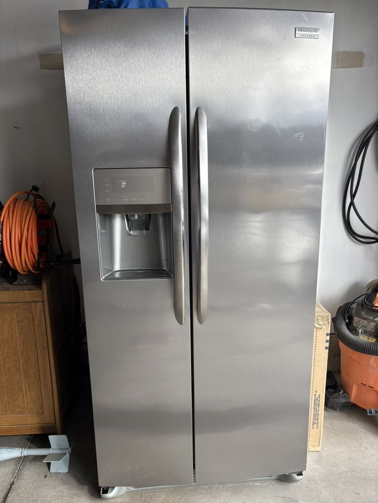 Fridgidaire Refrigerator