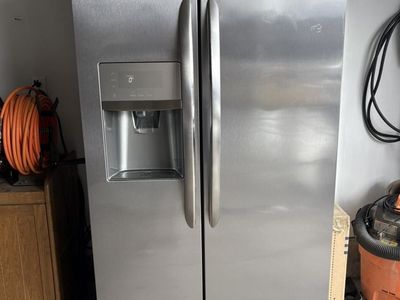 Fridgidaire Refrigerator