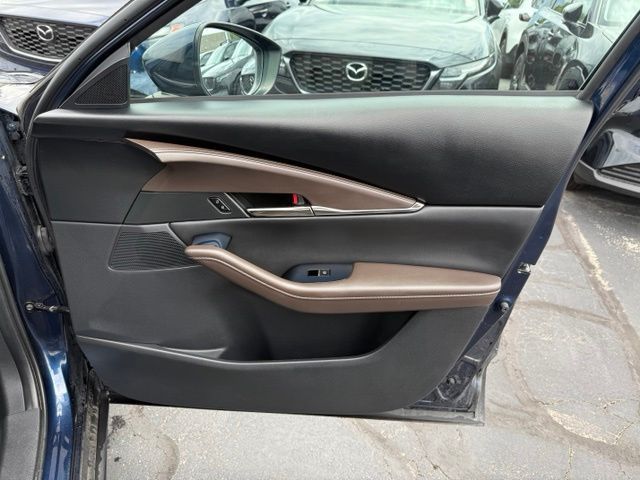 Main image 17