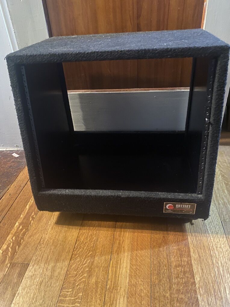8U Odessey Carpeted Studio Rack