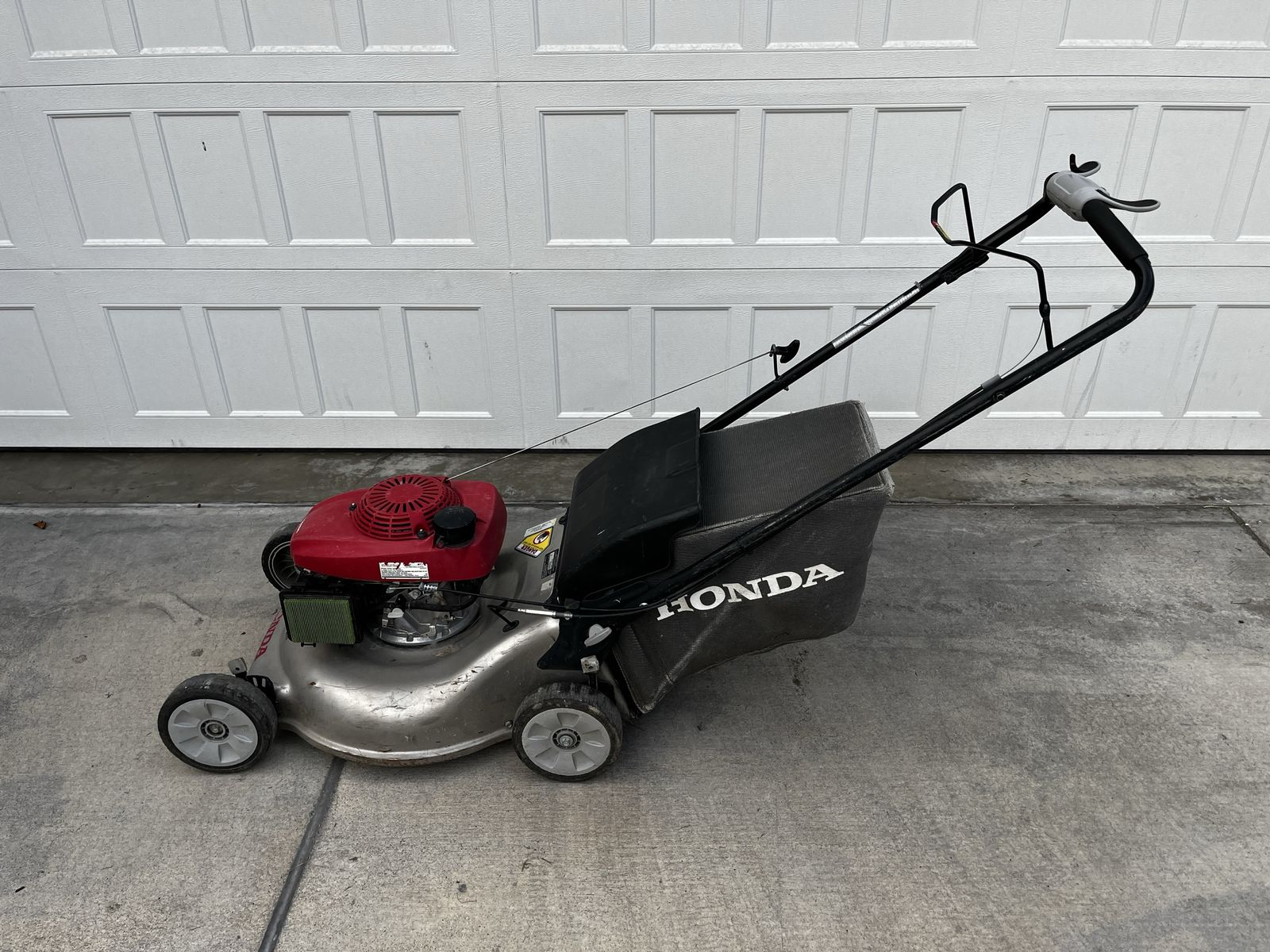 Runs - Honda self-propelled 21 inch gas mower