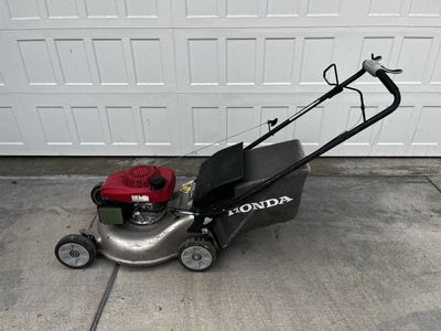 Runs - Honda self-propelled 21 inch gas mower