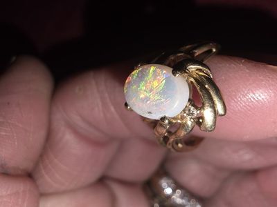 opal in 14 kt gold