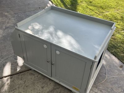 Litter box enclosure