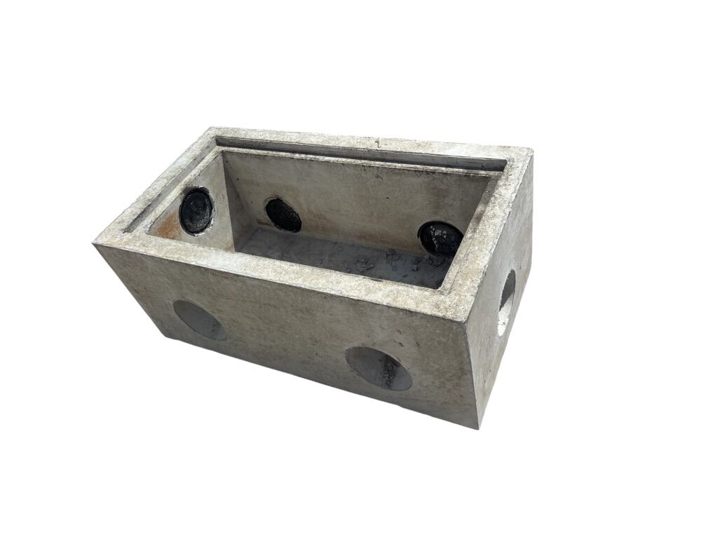 Precast concrete distribution box