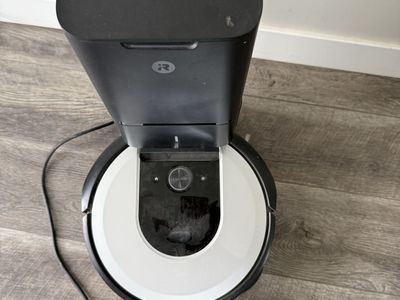 iRobot Roomba i6+ (6550) Robot Vacuum