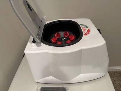 Great Centrifuge, 3300 RPM, Variable Time Setting,