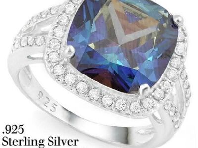 Gorgeous brand new rings most in a gift box too?