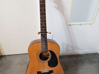 Abilene acoustic guitar with stand