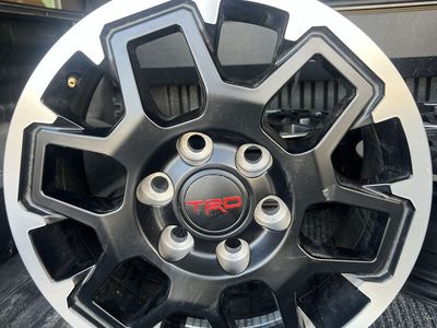TRD Toyota Tacoma/forerunner rims, with lug nuts