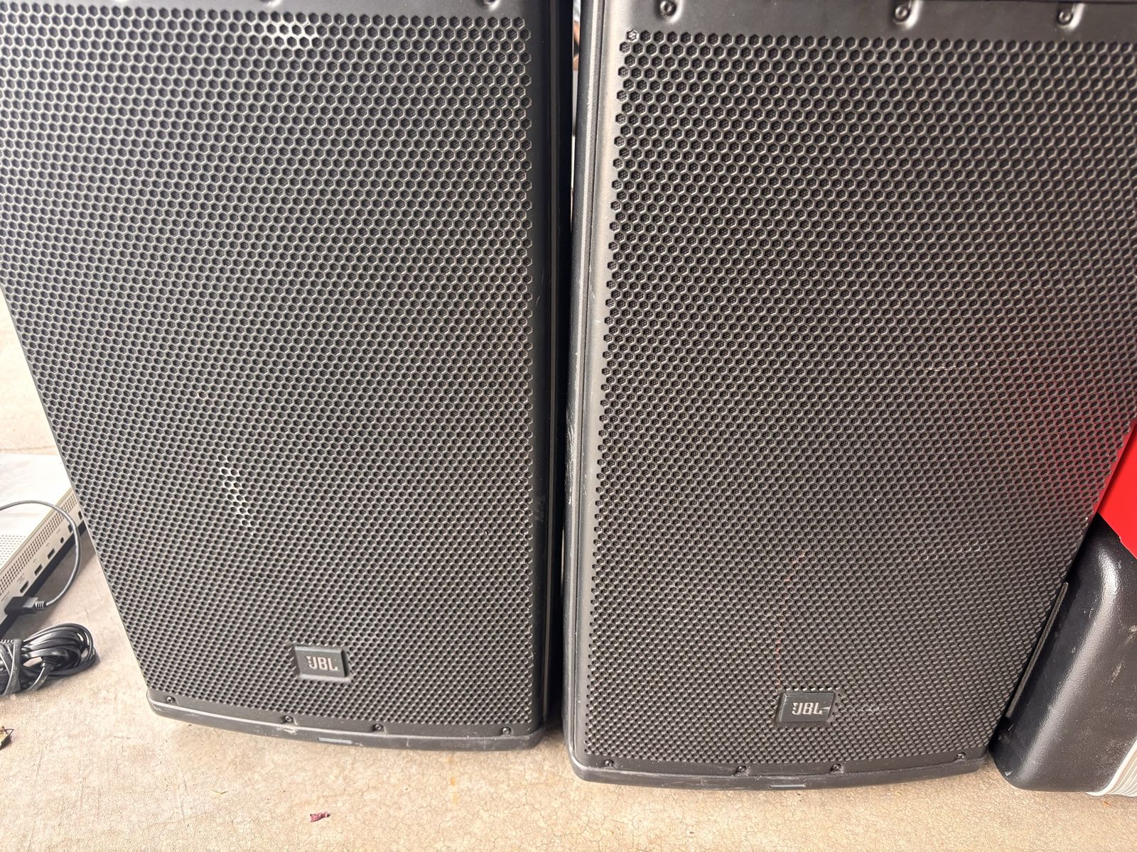 Sweet, bangin JBL eon 612  stage speakers awesome!!