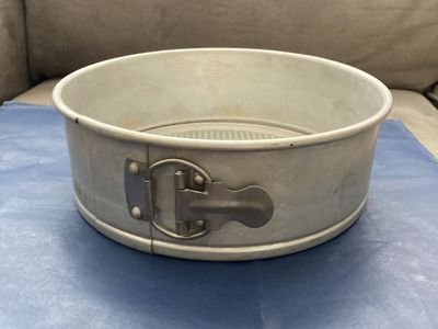 Wilton 9-inch round springform cake pan