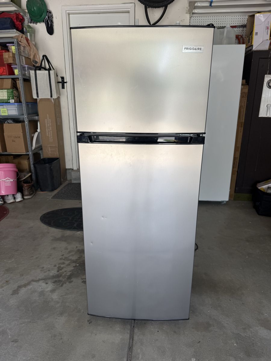 Frigidaire Top-Freezer Refrigerator Stainless Steel Finish 7.5 Cu. ft.