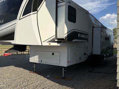 Jayco Eagle Fifth Wheel Travel Trailer - Spacious & Modern RV