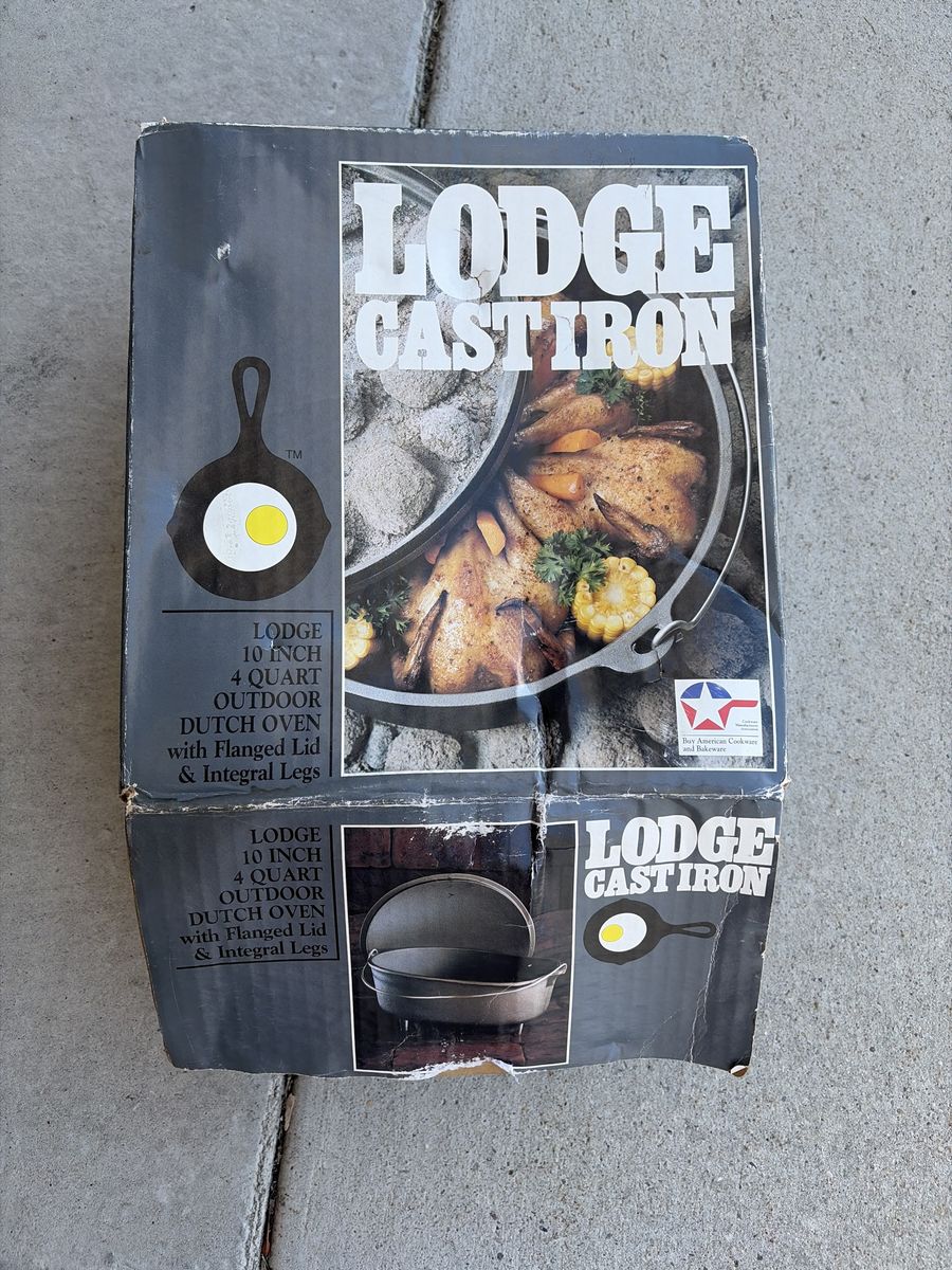 Lodge cast Iron Dutch Oven