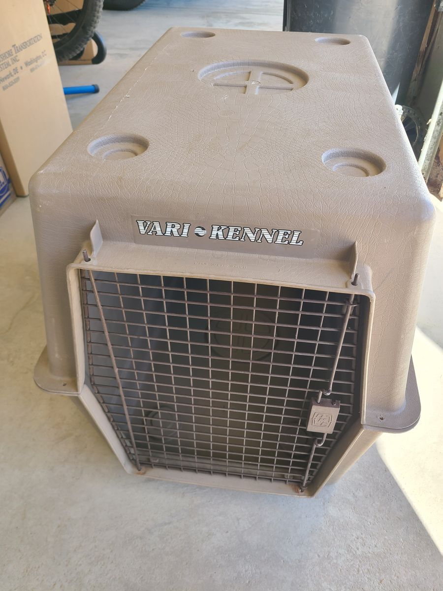 Large Petmate Vari Kennel Dog Crate – Clean & Secure